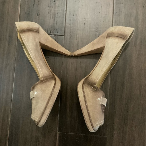 PRADA Made In Italy Beige Vintage Classic Deserto Suede Peep Toe Heels Size 39 - Picture 7 of 7
